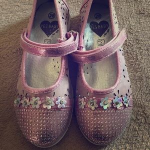 Girls pink shoes